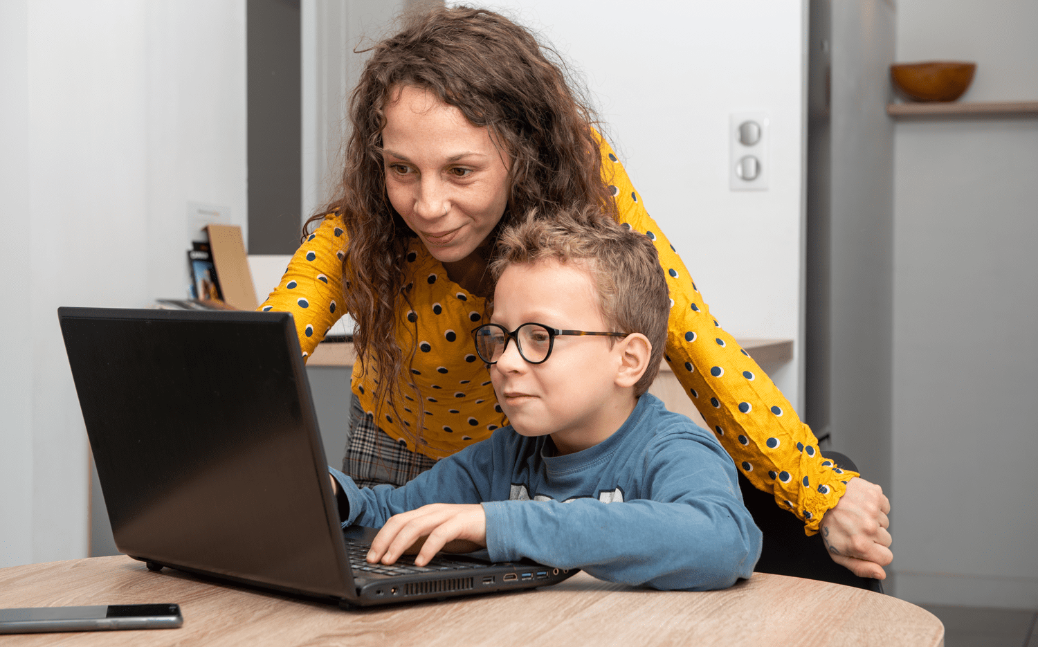mom and student engaging in online public school